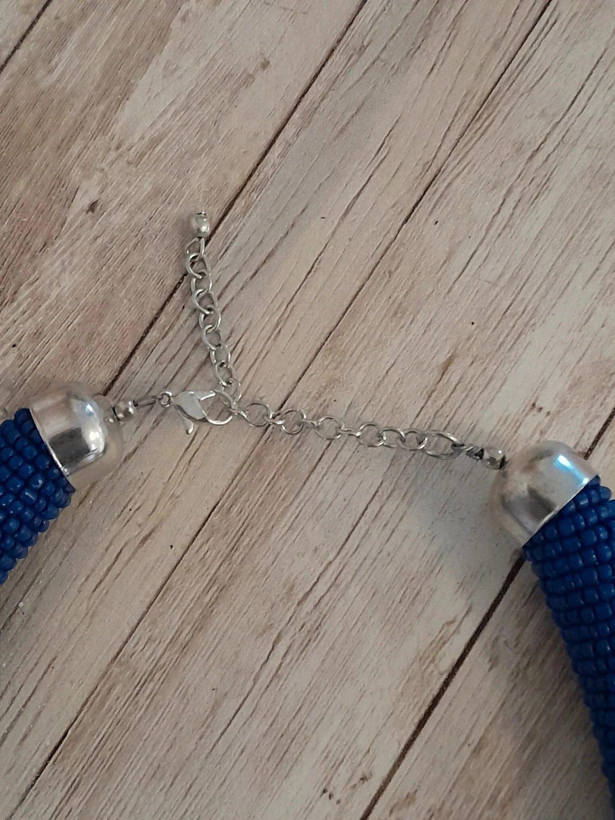 Kraag nek collier, semi-stijve vorm, koningsblauw en zilverkleurig – photo 3